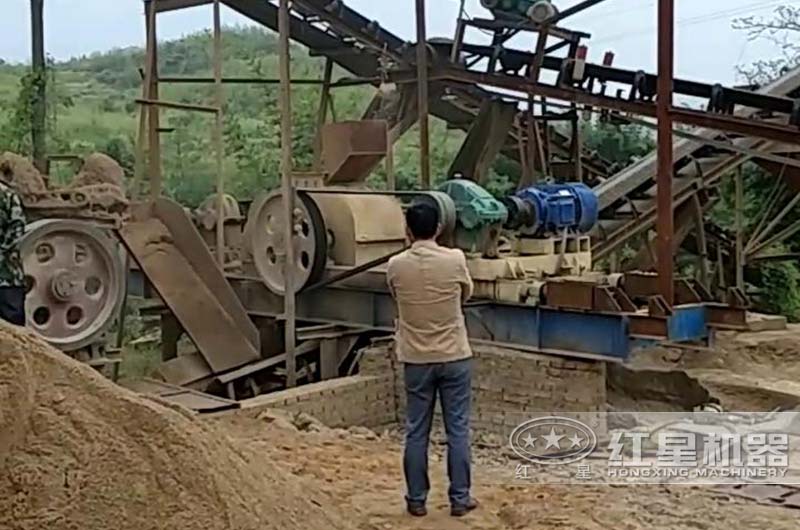 對輥式破碎機制砂現場 對輥式破碎機制砂現場