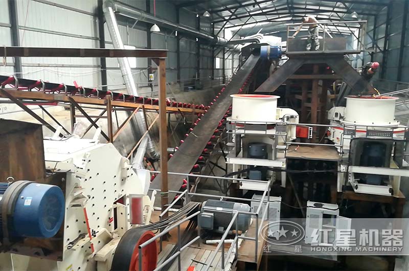 反擊式破碎機(jī)+制砂機(jī)現(xiàn)場 反擊式破碎機(jī)+制砂機(jī)現(xiàn)場