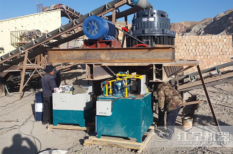 φ900彈簧圓錐破碎機現場 φ900彈簧圓錐破碎機現場