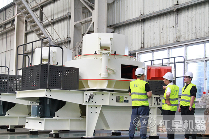 客戶(hù)來(lái)廠區(qū)參觀制砂機(jī)